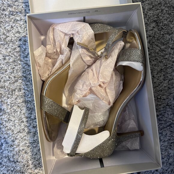 NWT Bandolino Women's Gold Madia Heeled Sandal - Picture 2 of 2